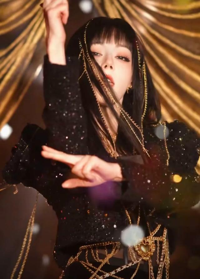 迪丽热巴变装瞬间